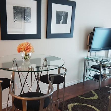 Toronto Luxury Accommodations - Qwest Екстериор снимка