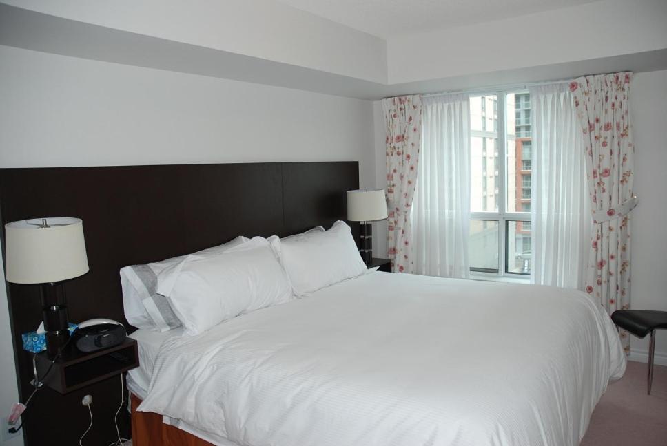 Toronto Luxury Accommodations - Qwest Екстериор снимка