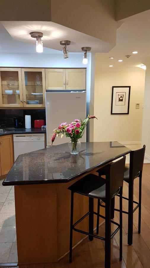 Toronto Luxury Accommodations - Qwest Екстериор снимка