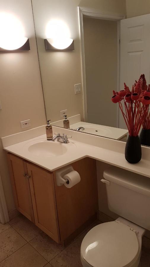 Toronto Luxury Accommodations - Qwest Екстериор снимка