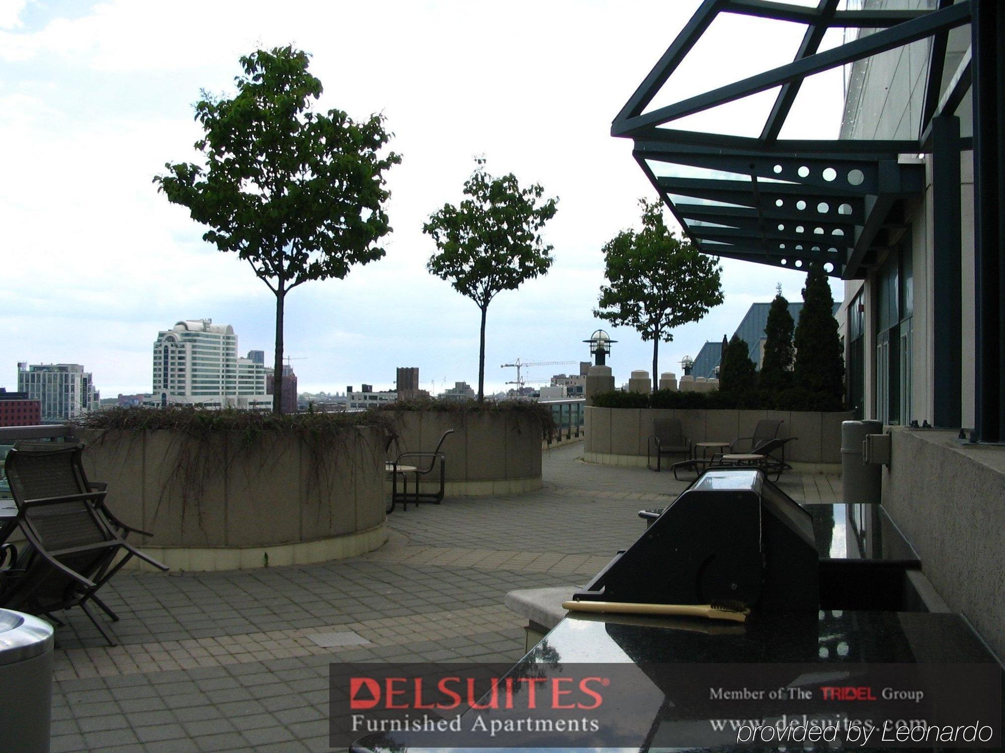 Toronto Luxury Accommodations - Qwest Екстериор снимка