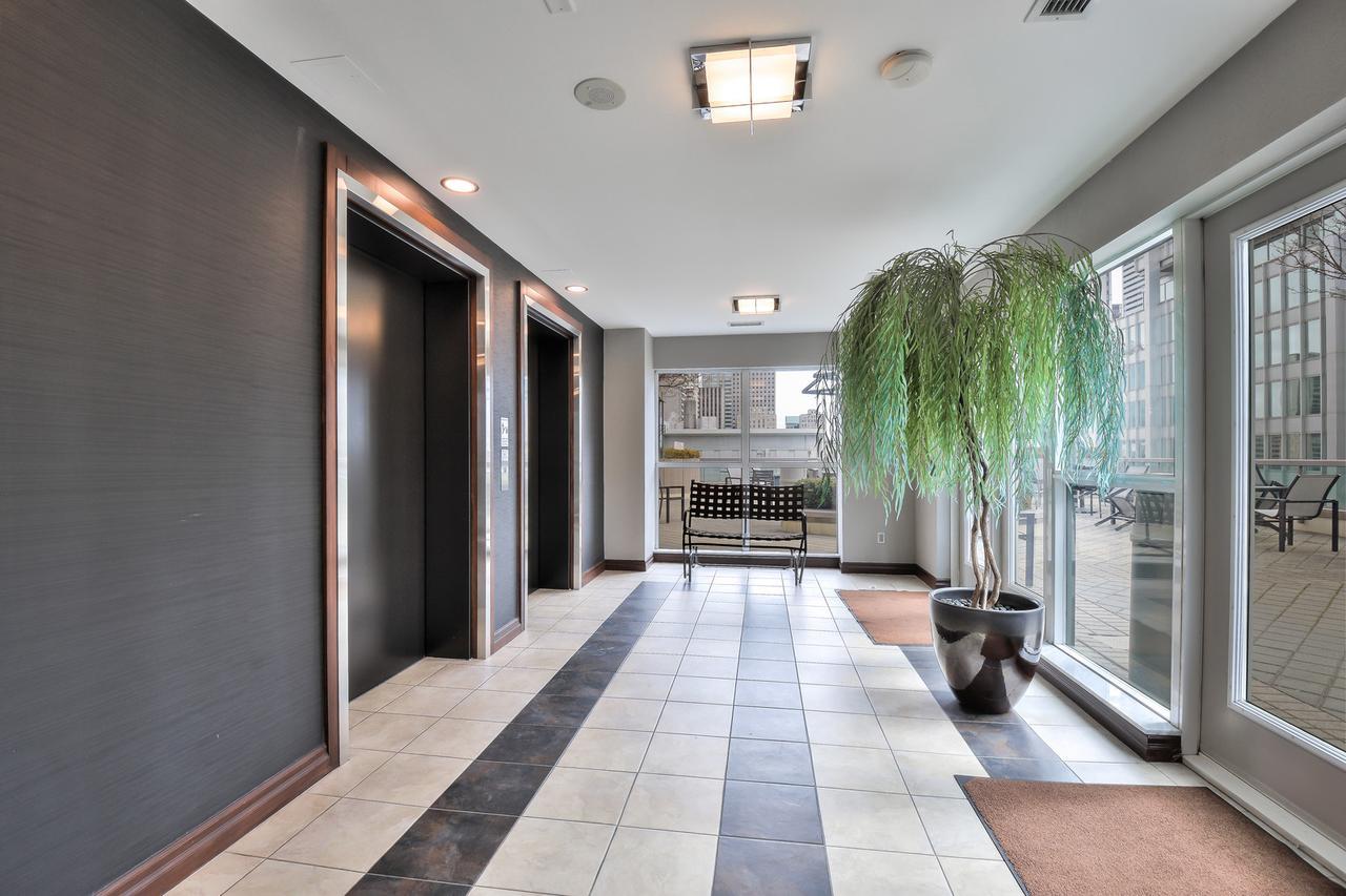 Toronto Luxury Accommodations - Qwest Екстериор снимка