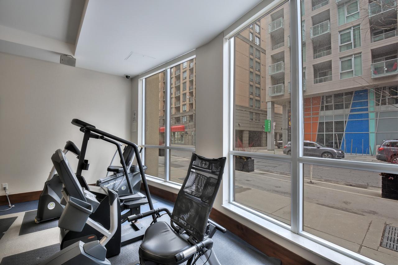 Toronto Luxury Accommodations - Qwest Екстериор снимка