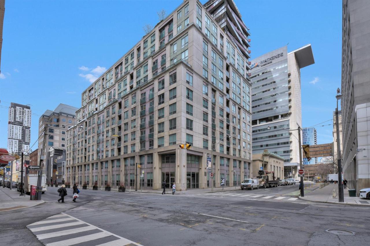 Toronto Luxury Accommodations - Qwest Екстериор снимка